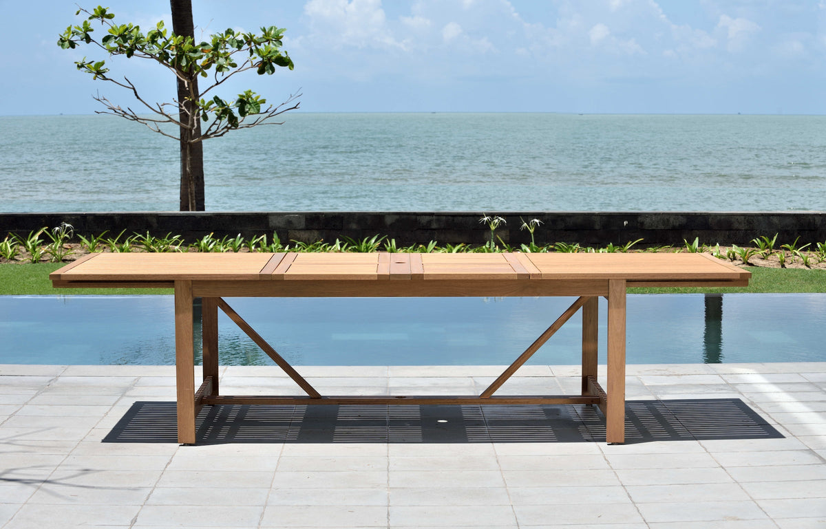 Leyland Extendable Eucalyptus Patio Table with Fortuna Chairs